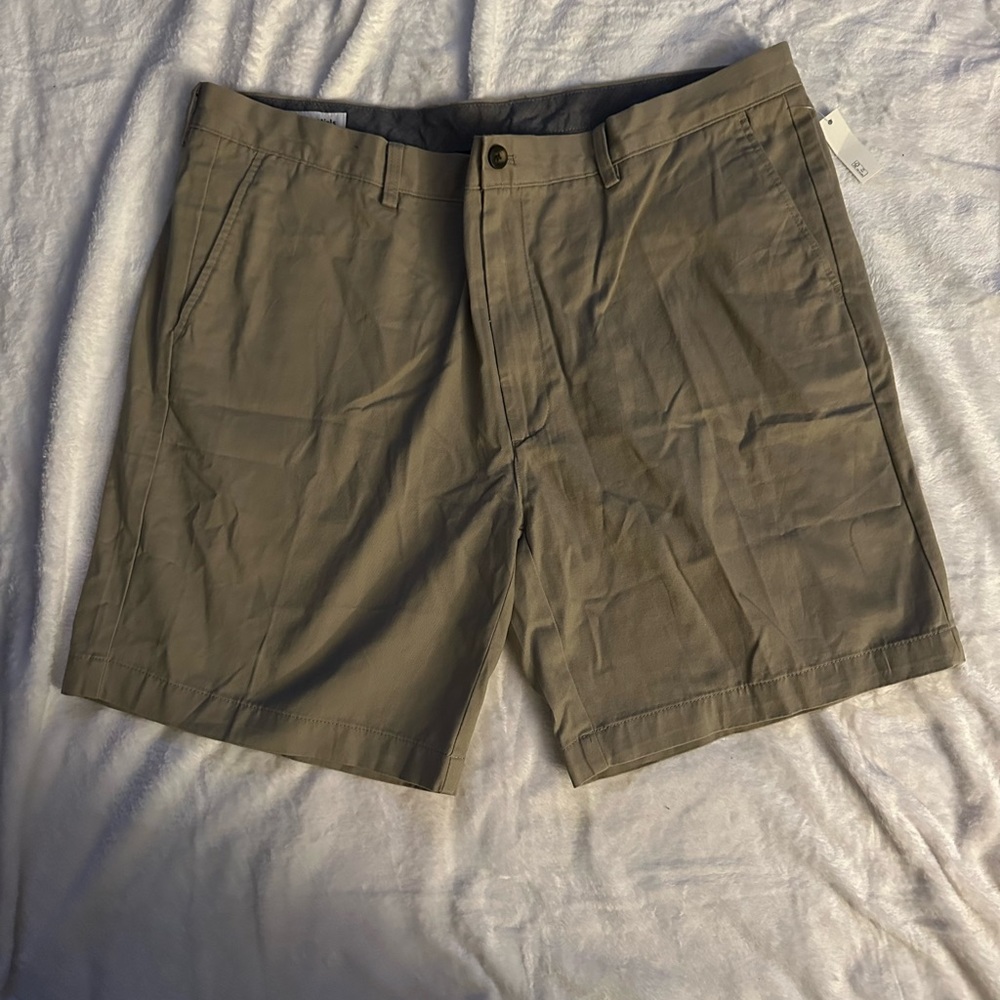 NWT Amazon Essentials khaki shorts size 44
